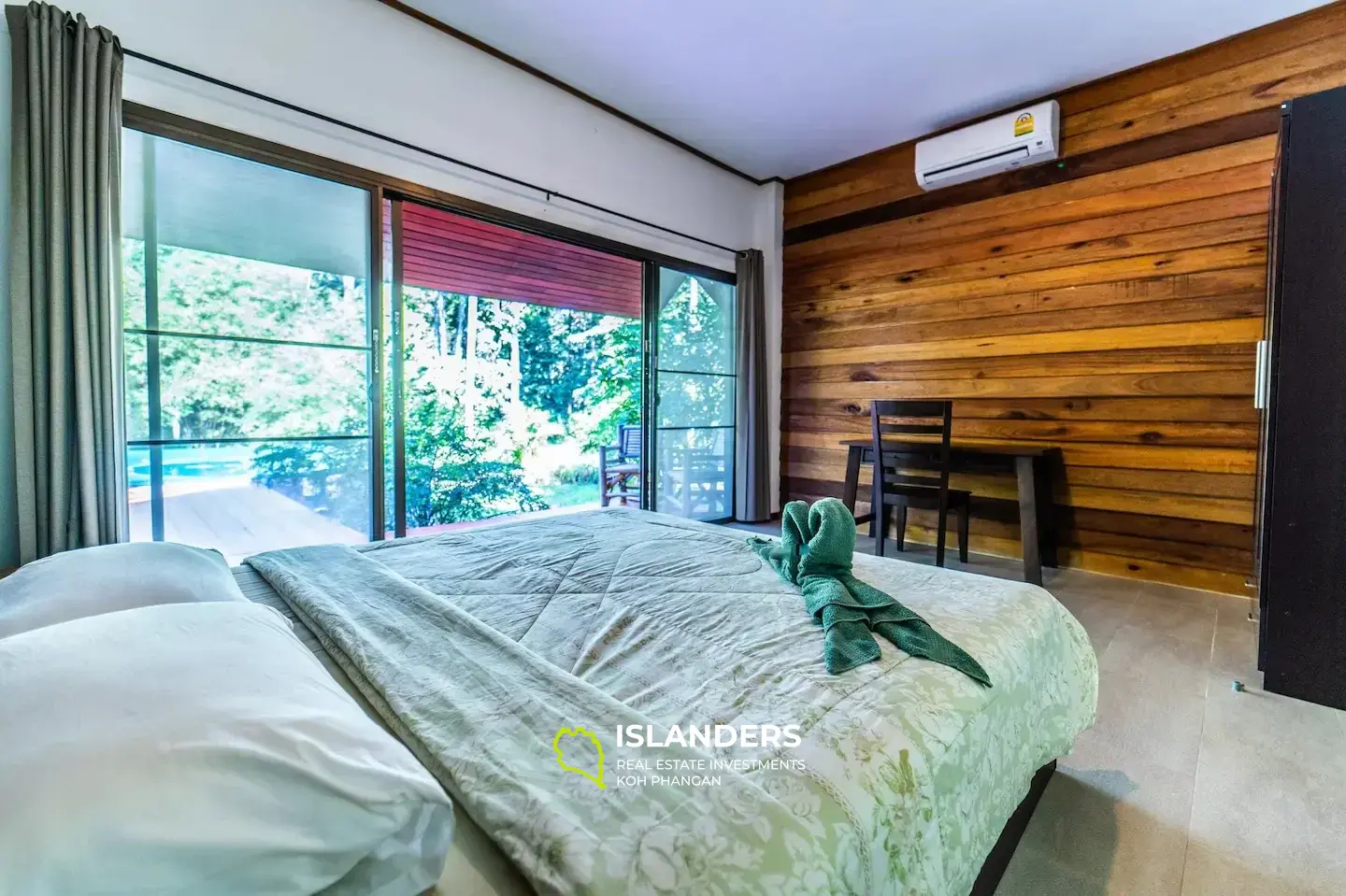 3-bedroom Thai wooden house with pool. Maduawan area.