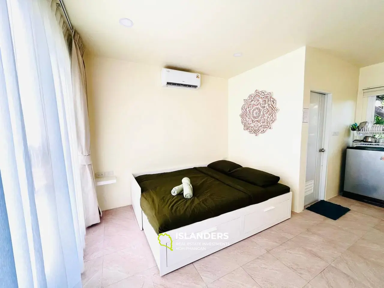 1 Bedroom with rooftop in  Maduea Wan