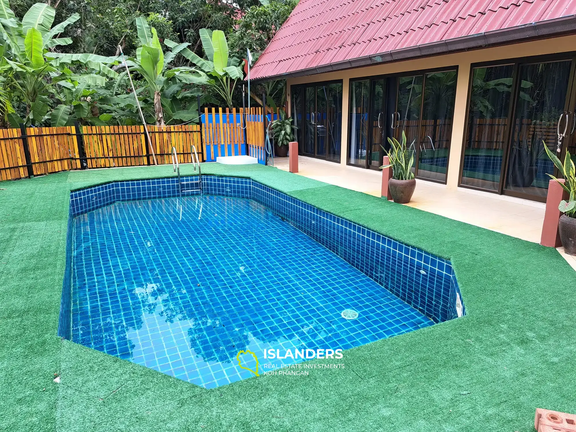 3-bedroom house with swimming pool TO RENOVATE