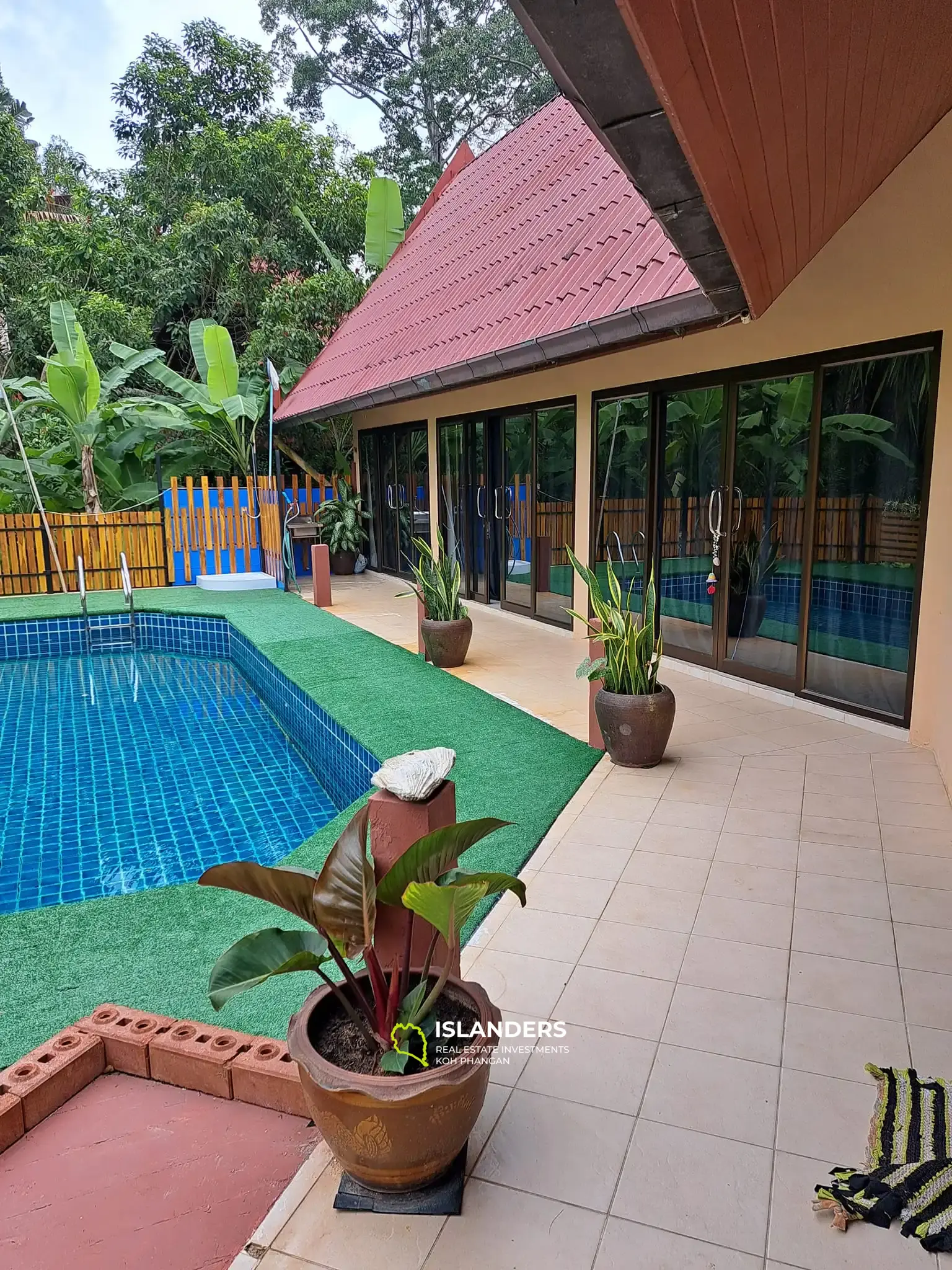 3-bedroom house with swimming pool TO RENOVATE