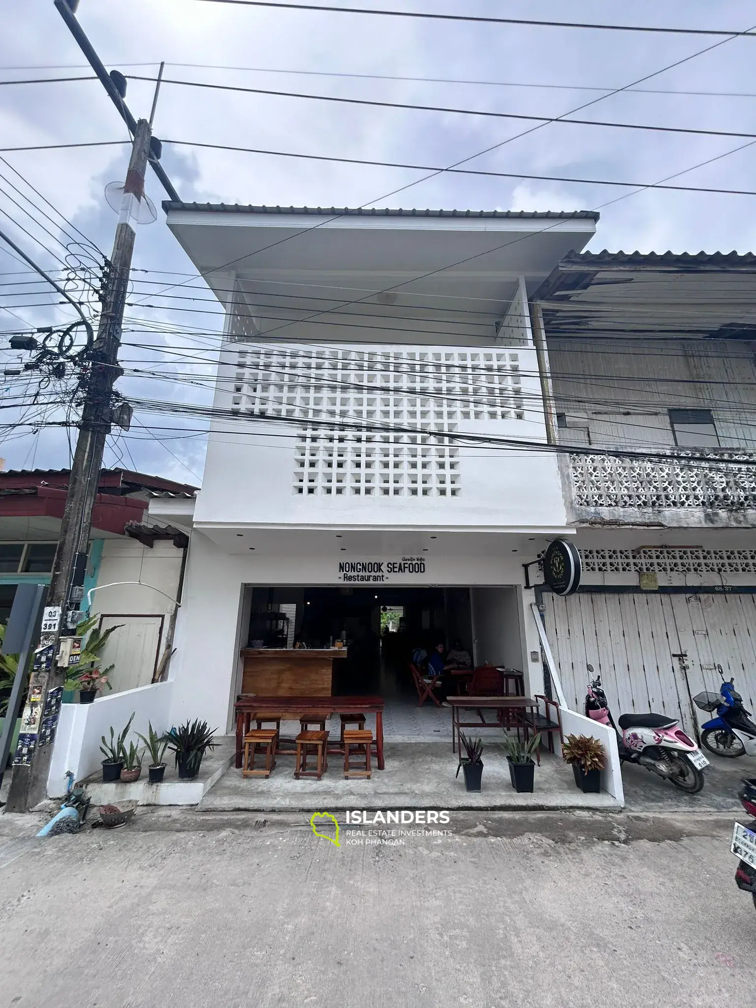 The restaurant in Chaloklum village