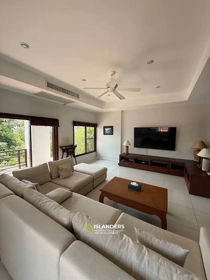 4-bdrm villa with large pool and plot (Chong Mon)