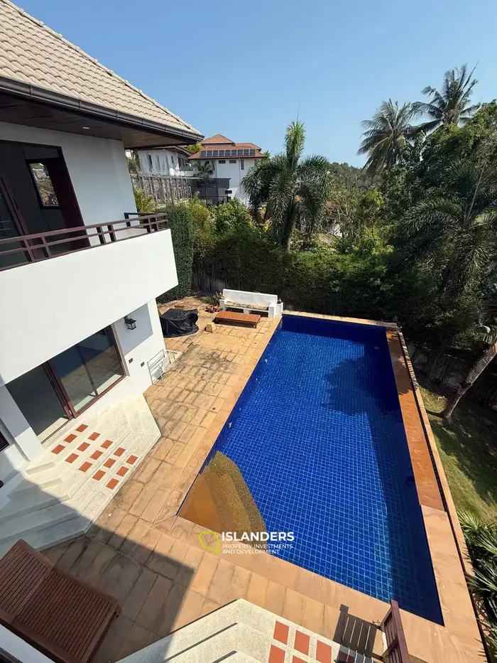 4-bdrm villa with large pool and plot (Chong Mon)
