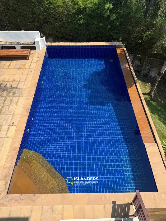 4-bdrm villa with large pool and plot (Chong Mon)