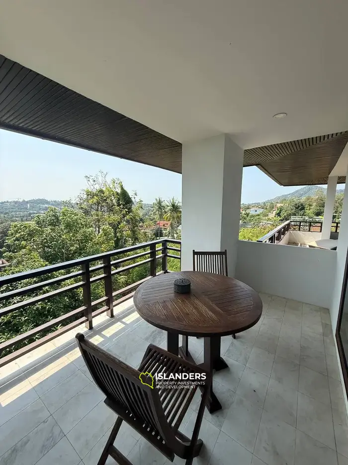 4-bdrm villa with large pool and plot (Chong Mon)