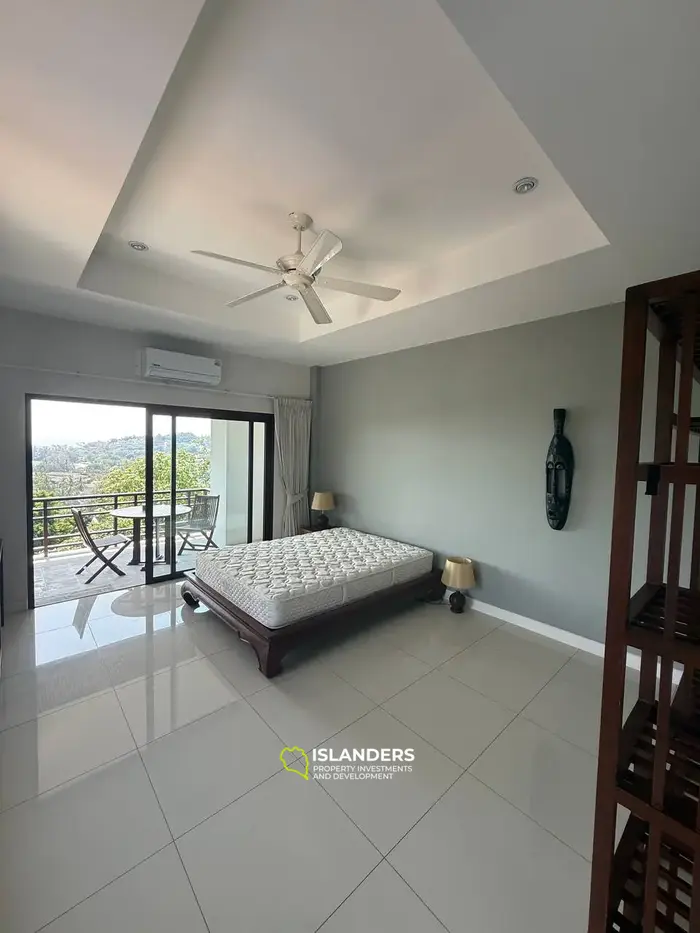 4-bdrm villa with large pool and plot (Chong Mon)