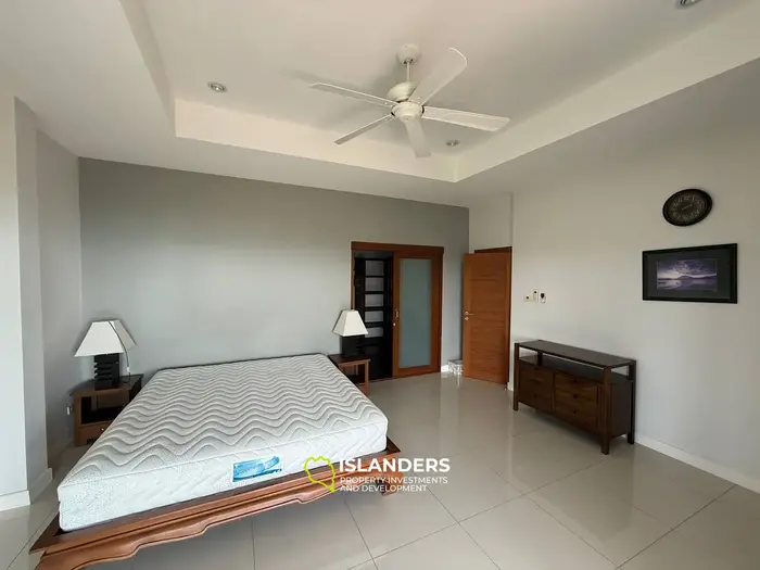 4-bdrm villa with large pool and plot (Chong Mon)