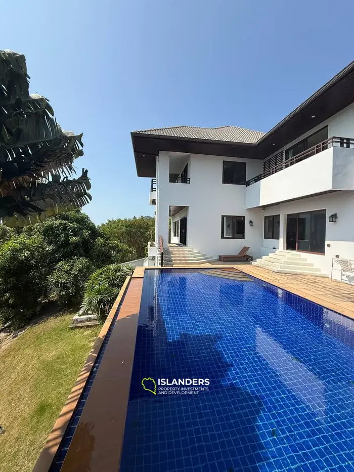 4-bdrm villa with large pool and plot (Chong Mon)