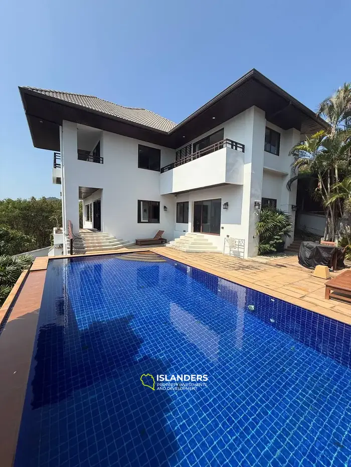 4-bdrm villa with large pool and plot (Chong Mon)