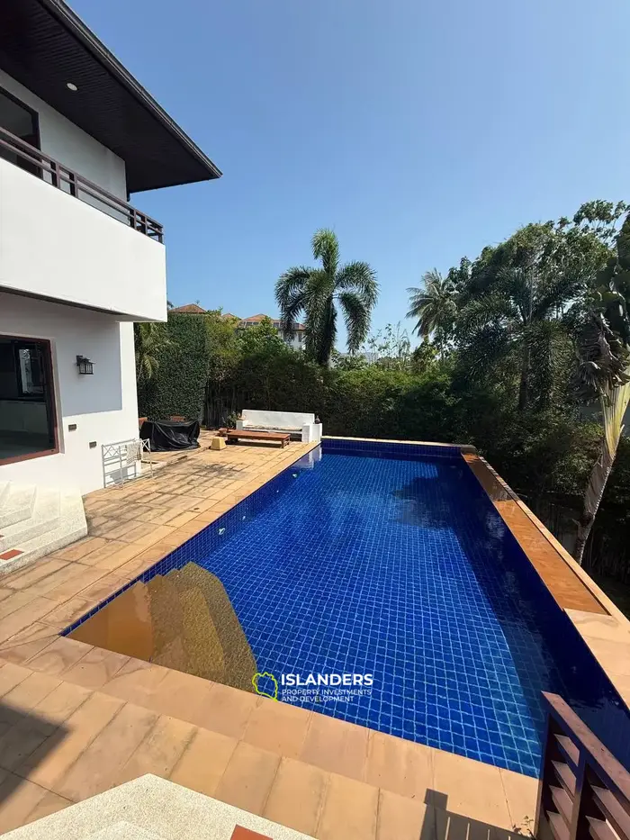 4-bdrm villa with large pool and plot (Chong Mon)
