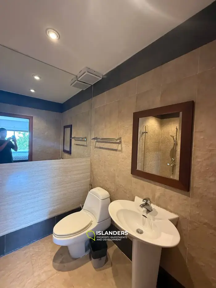 4-bdrm villa with large pool and plot (Chong Mon)