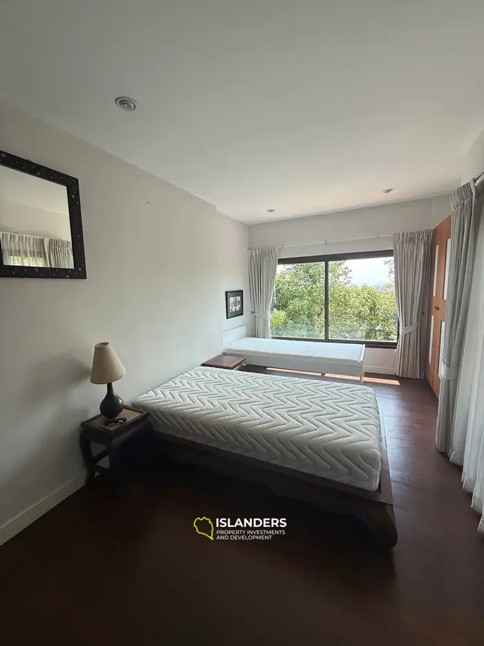 4-bdrm villa with large pool and plot (Chong Mon)