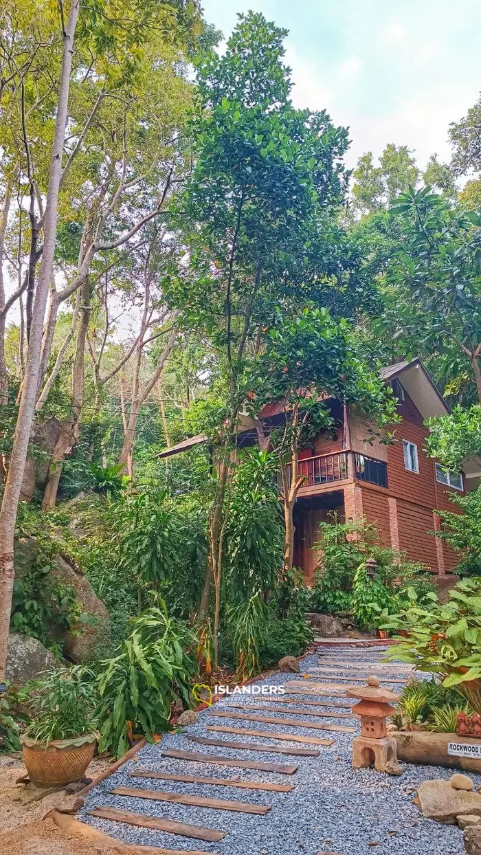 อสังหาริมทรัพย์เพื่อการลงทุนพร้อมบ้านสองหลังขาย - เกาะพะงัน