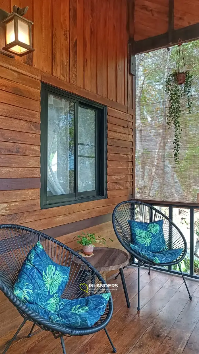 อสังหาริมทรัพย์เพื่อการลงทุนพร้อมบ้านสองหลังขาย - เกาะพะงัน