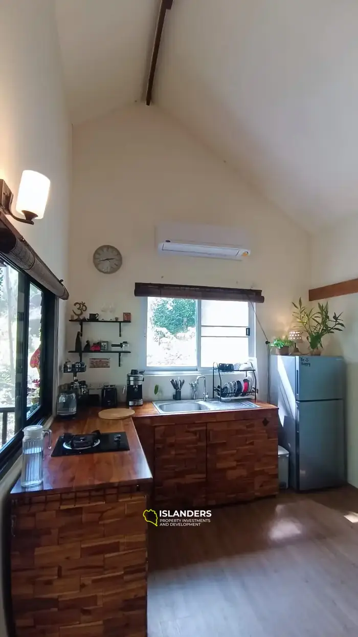 อสังหาริมทรัพย์เพื่อการลงทุนพร้อมบ้านสองหลังขาย - เกาะพะงัน