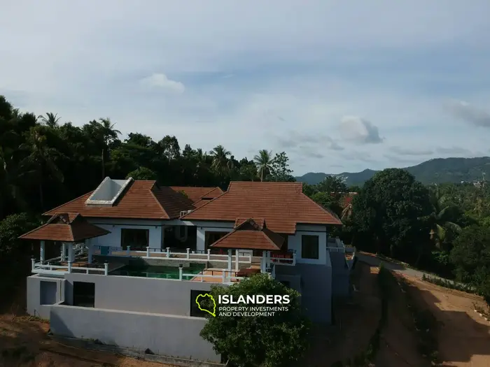 Two-story 6-bdrm pool villa with a large plot with sea views (Bangrak)