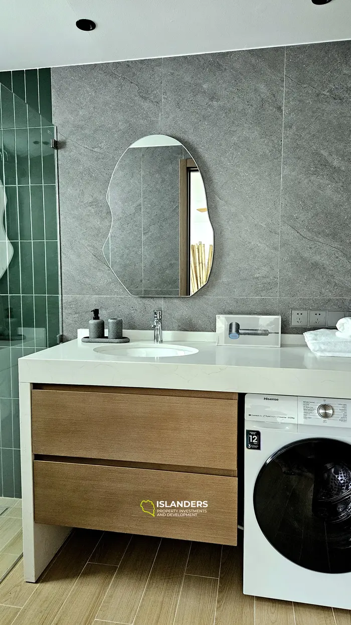 Brand new 3 bdrm pool villa with panoramic sea views (Plai Laem)