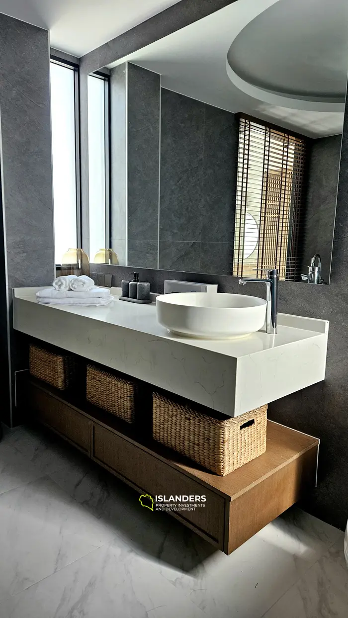 Brand new 3 bdrm pool villa with panoramic sea views (Plai Laem)