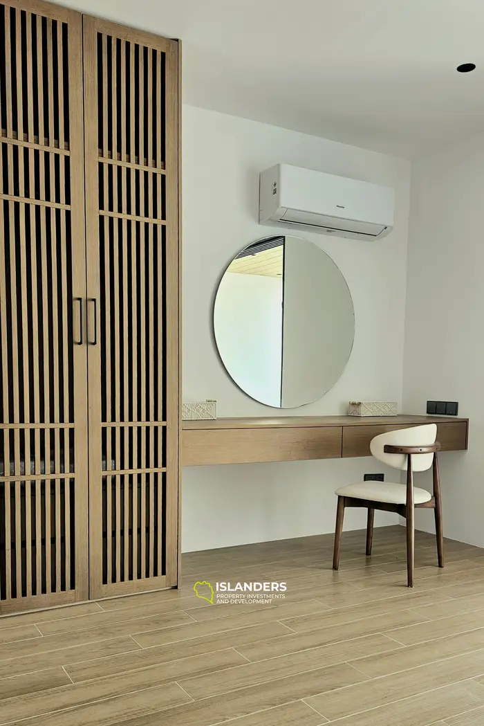 Brand new 3 bdrm pool villa with panoramic sea views (Plai Laem)