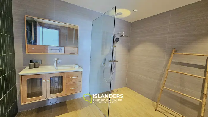 Brand new 3 bdrm pool villa with panoramic sea views (Plai Laem)