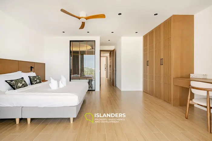 Brand new 3 bdrm pool villa with panoramic sea views (Plai Laem)