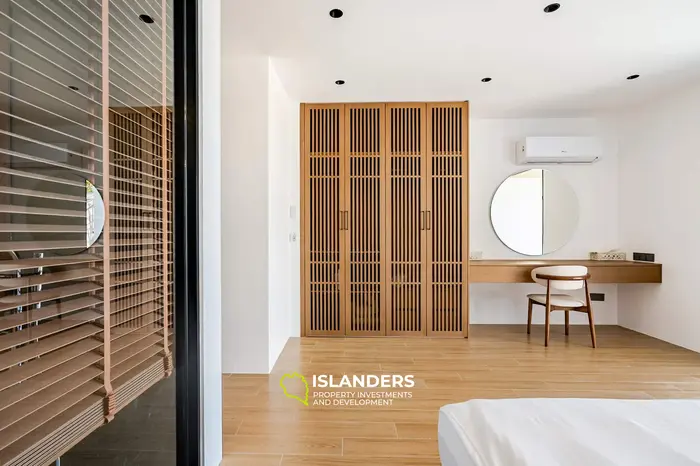 Brand new 3 bdrm pool villa with panoramic sea views (Plai Laem)