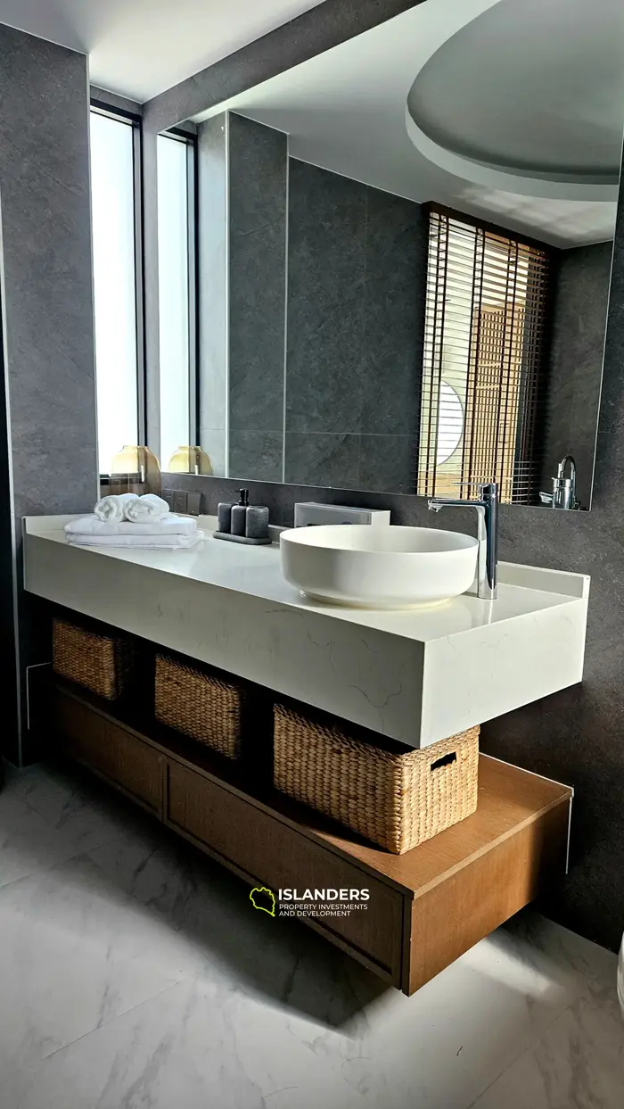 Brand new 3 bdrm pool villa with panoramic sea views (Plai Laem)