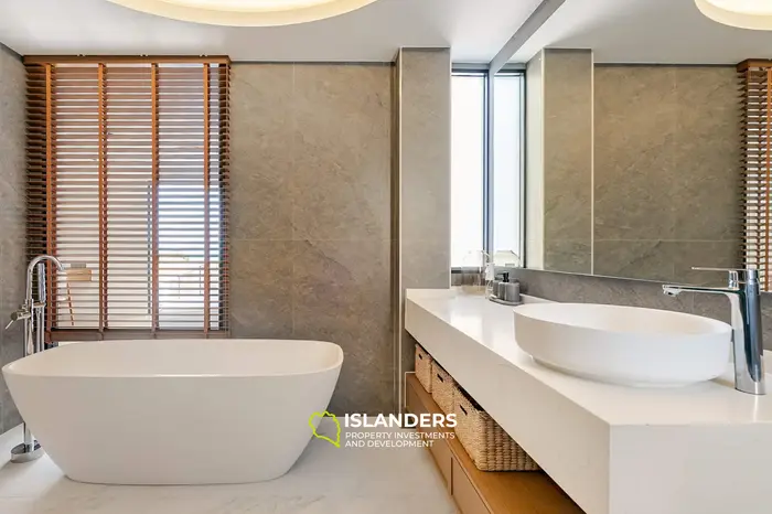 Brand new 3 bdrm pool villa with panoramic sea views (Plai Laem)