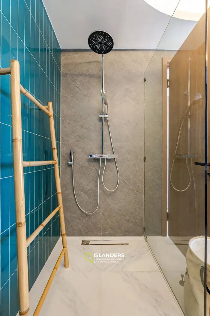 Brand new 3 bdrm pool villa with panoramic sea views (Plai Laem)