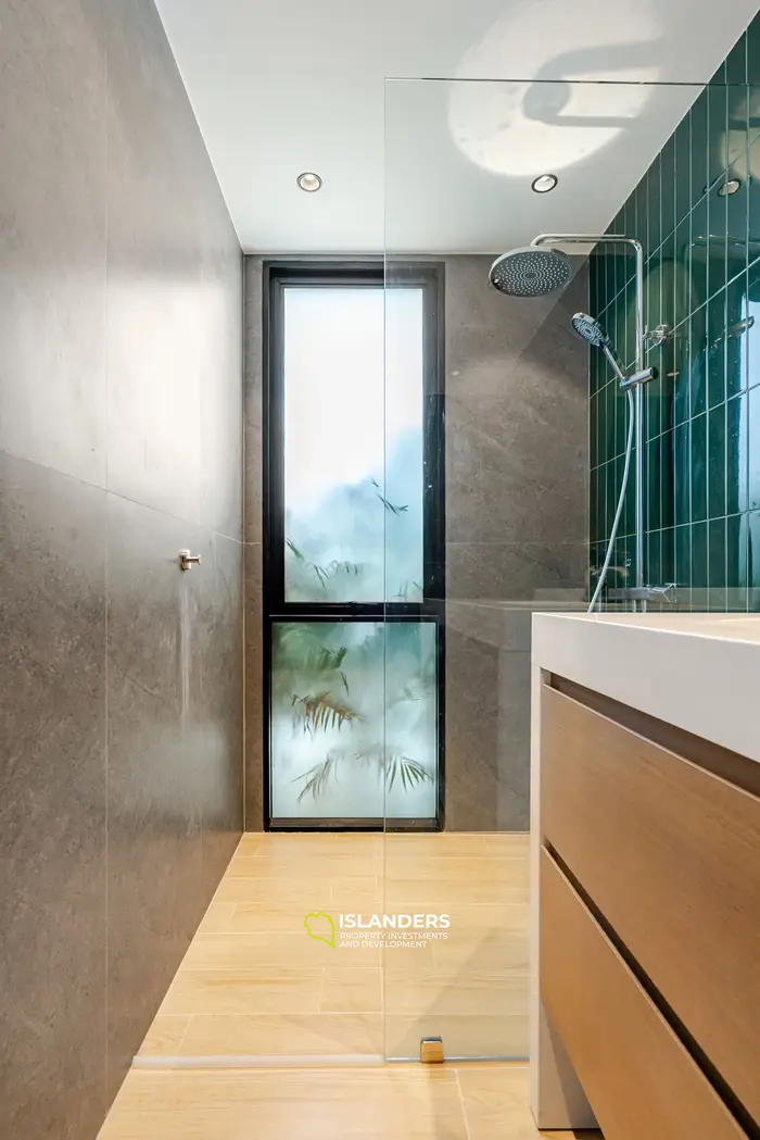 Brand new 3 bdrm pool villa with panoramic sea views (Plai Laem)