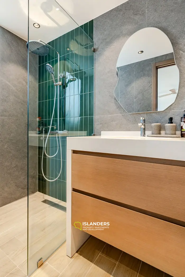 Brand new 3 bdrm pool villa with panoramic sea views (Plai Laem)