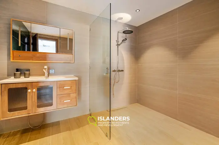 Brand new 3 bdrm pool villa with panoramic sea views (Plai Laem)