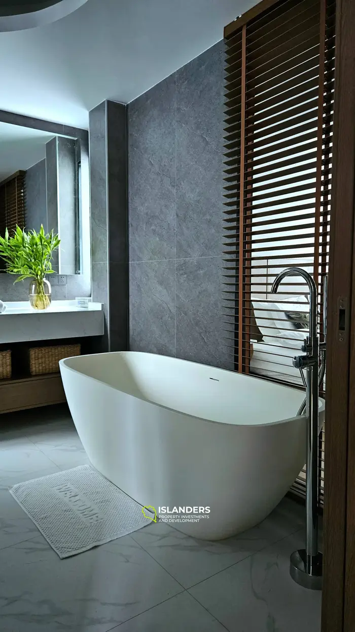 Brand new 3 bdrm pool villa with sea view (Plai Laem)