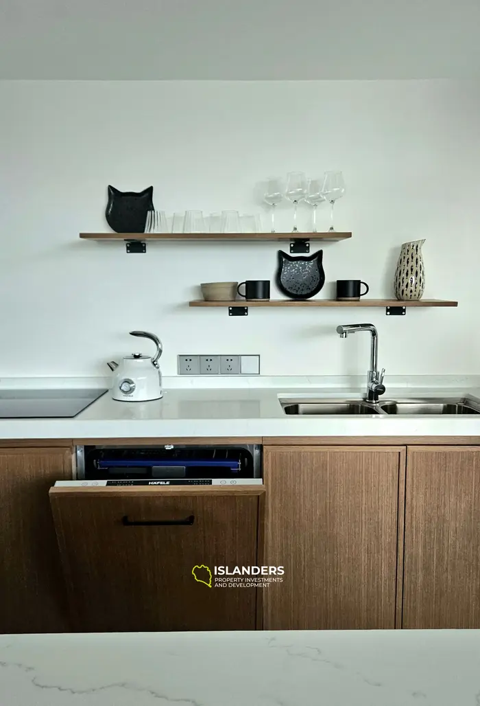 Brand new 3 bdrm pool villa with sea view (Plai Laem)