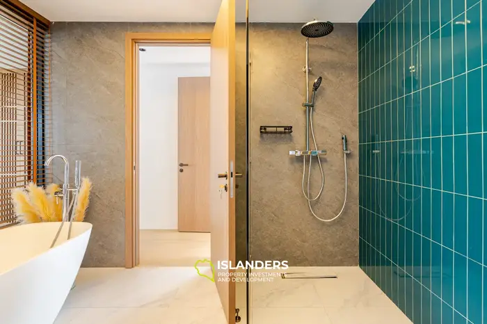 Cozy 3-bdrm pool villa overlooking the sea (Plai Laem)