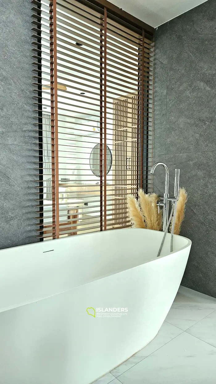 Cozy 3-bdrm pool villa overlooking the sea (Plai Laem)