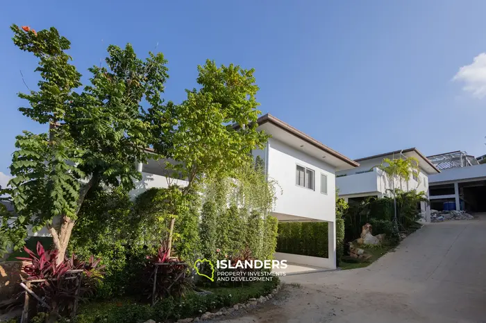 Modern 4-bdrm pool villa with cinema and partial sea view (Plai Laem)