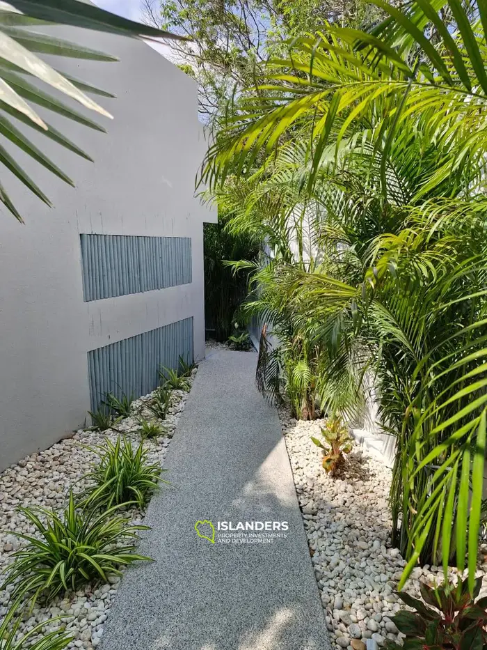 Exquisite Mountain-View 3BD Villa for Sale in  Mae Haad (Koh Phangan)