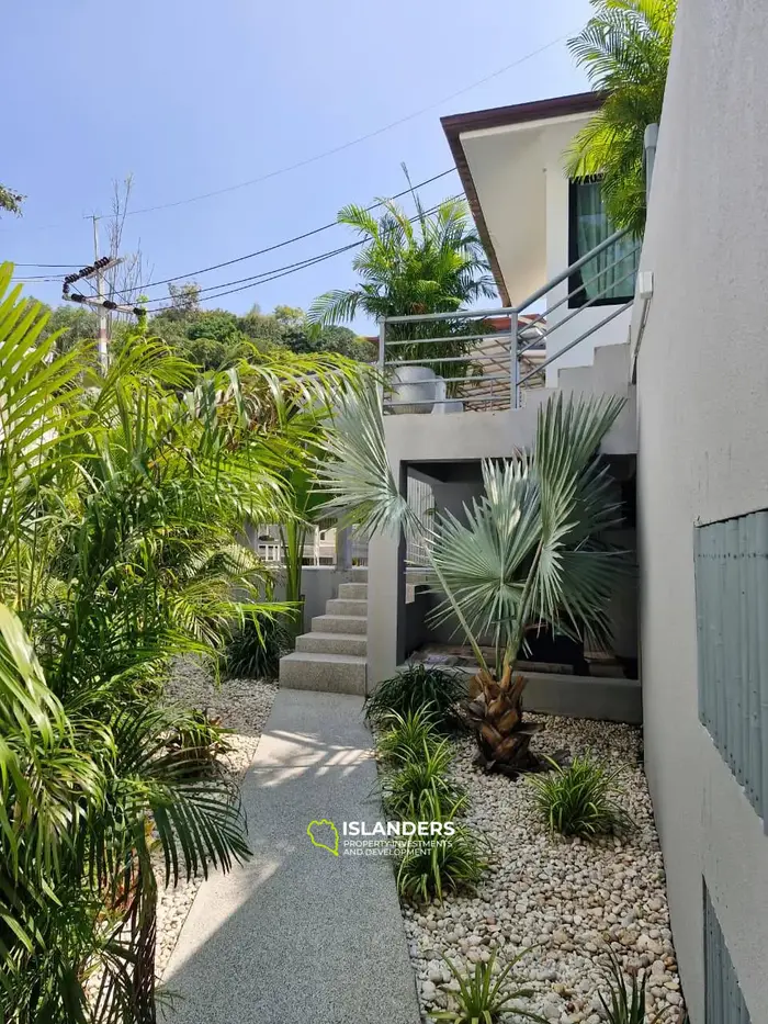 Exquisite Mountain-View 3BD Villa for Sale in  Mae Haad (Koh Phangan)