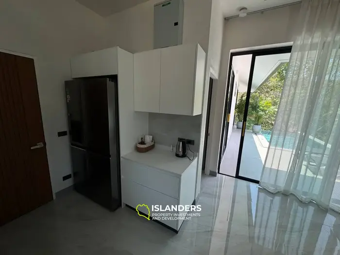 Exquisite Mountain-View 3BD Villa for Sale in  Mae Haad (Koh Phangan)