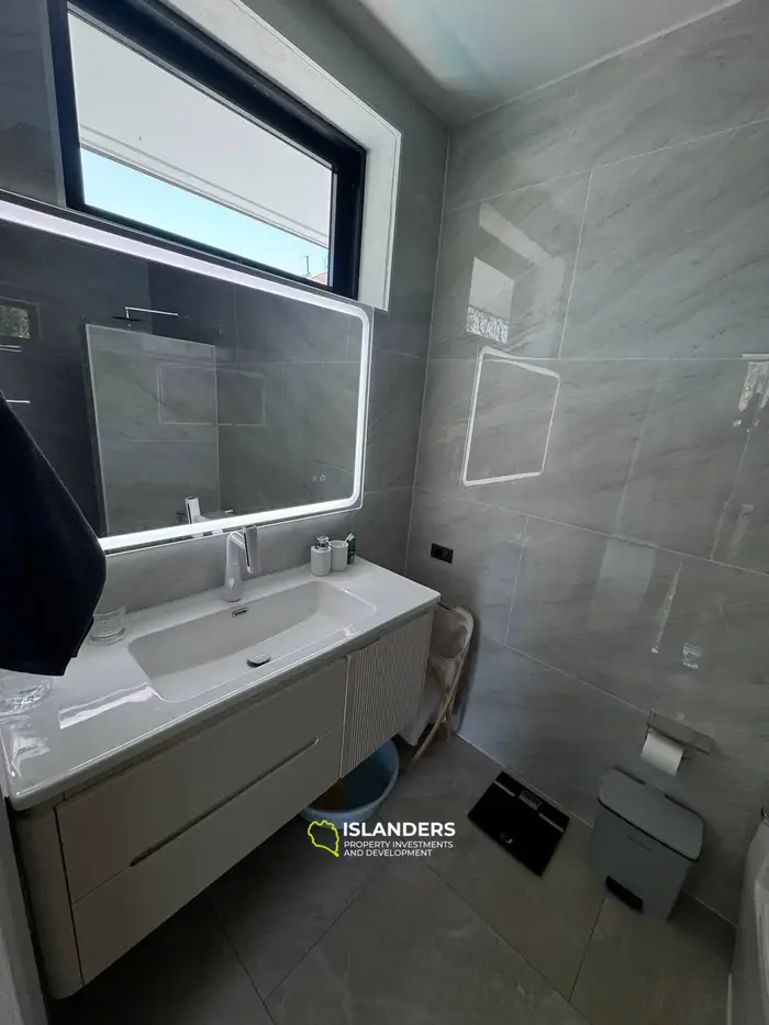 Exquisite Mountain-View 3BD Villa for Sale in  Mae Haad (Koh Phangan)