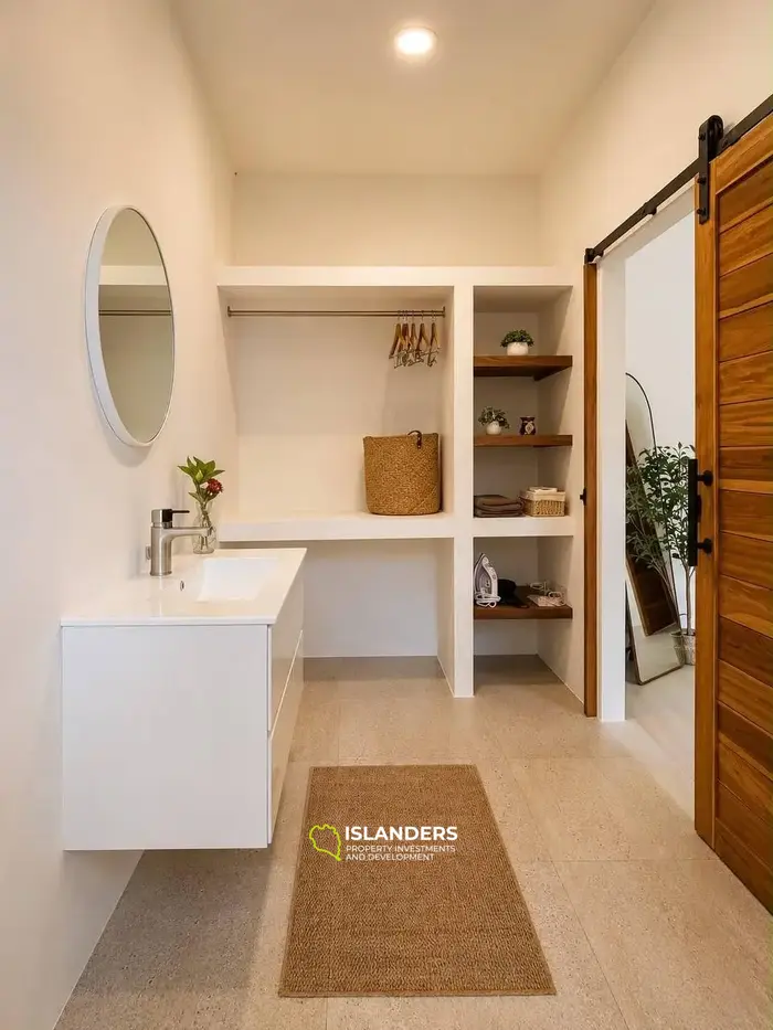 Villa Tropical Contemporánea 1 – Retiro Privado con Piscina de 3 Habitaciones