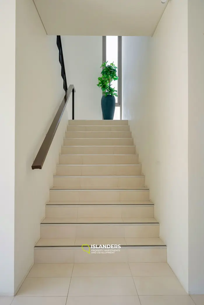 3-bdrm pool villa with large plot and sea view (Bophut)