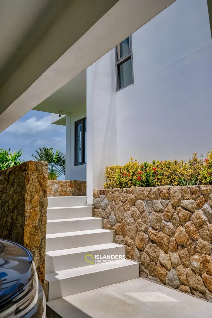 3-bdrm pool villa with large plot and sea view (Bophut)