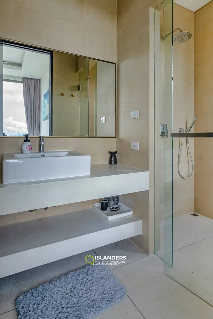 3-bdrm pool villa with large plot and sea view (Bophut)