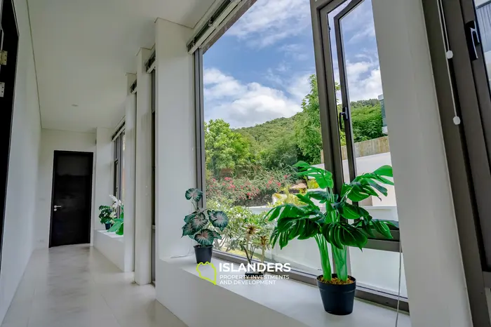 3-bdrm pool villa with large plot and sea view (Bophut)