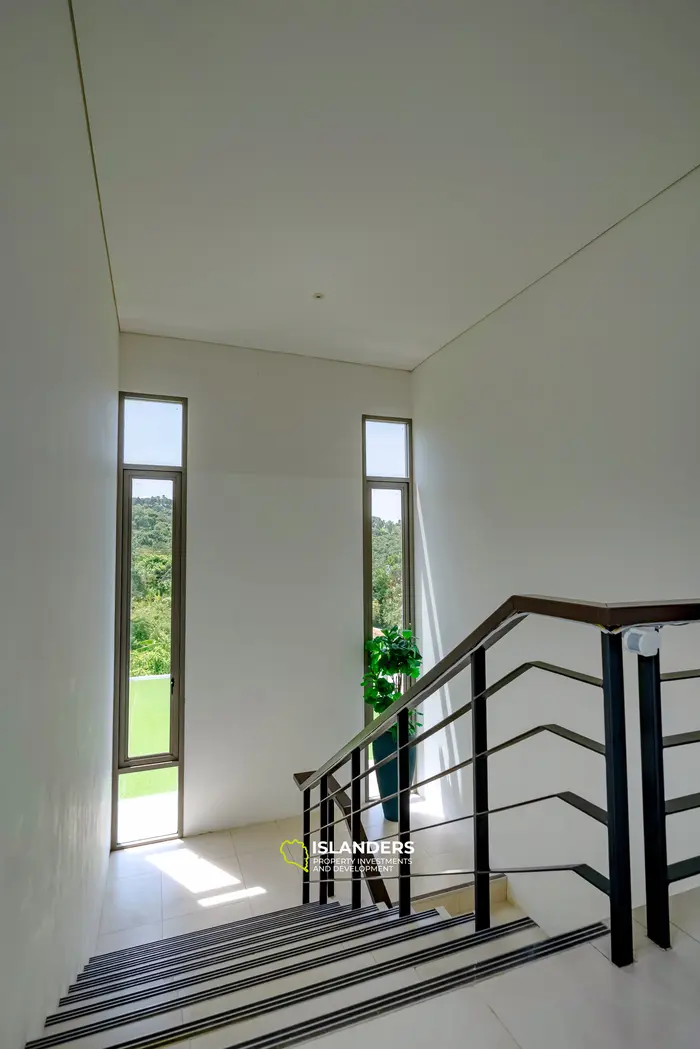 3-bdrm pool villa with large plot and sea view (Bophut)