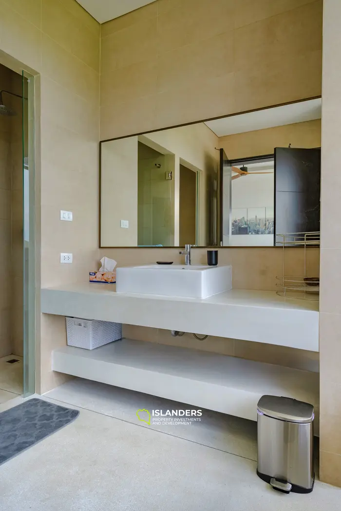 3-bdrm pool villa with large plot and sea view (Bophut)