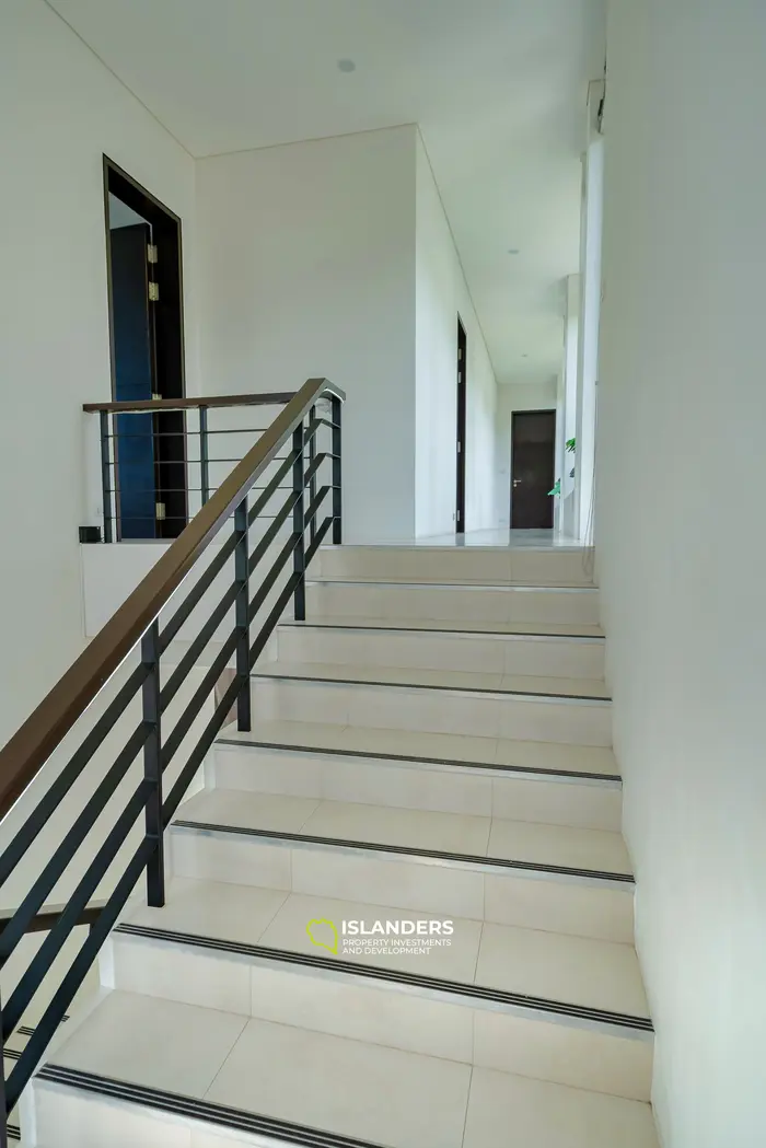 3-bdrm pool villa with large plot and sea view (Bophut)