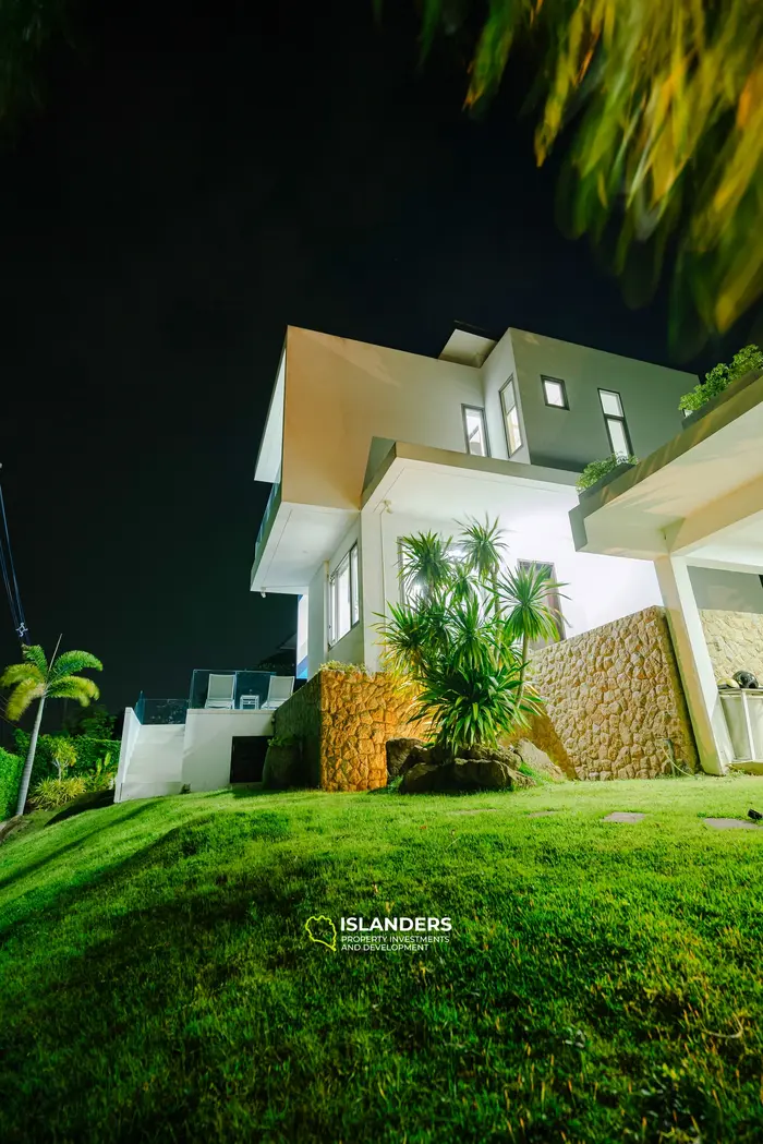 3-bdrm pool villa with large plot and sea view (Bophut)